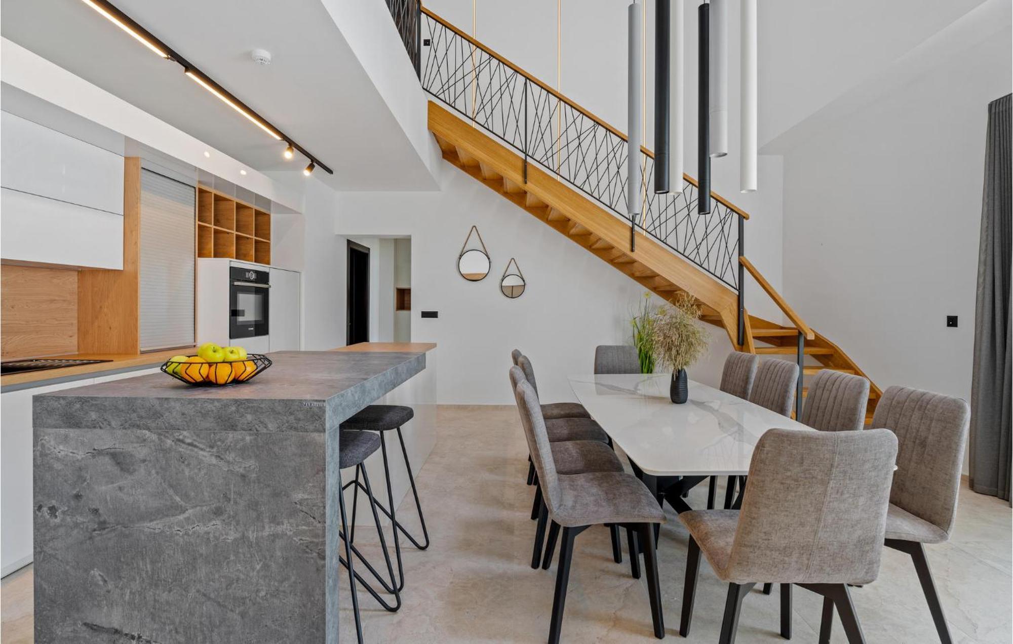 Beautiful Home In Omis With Kitchen 外观 照片