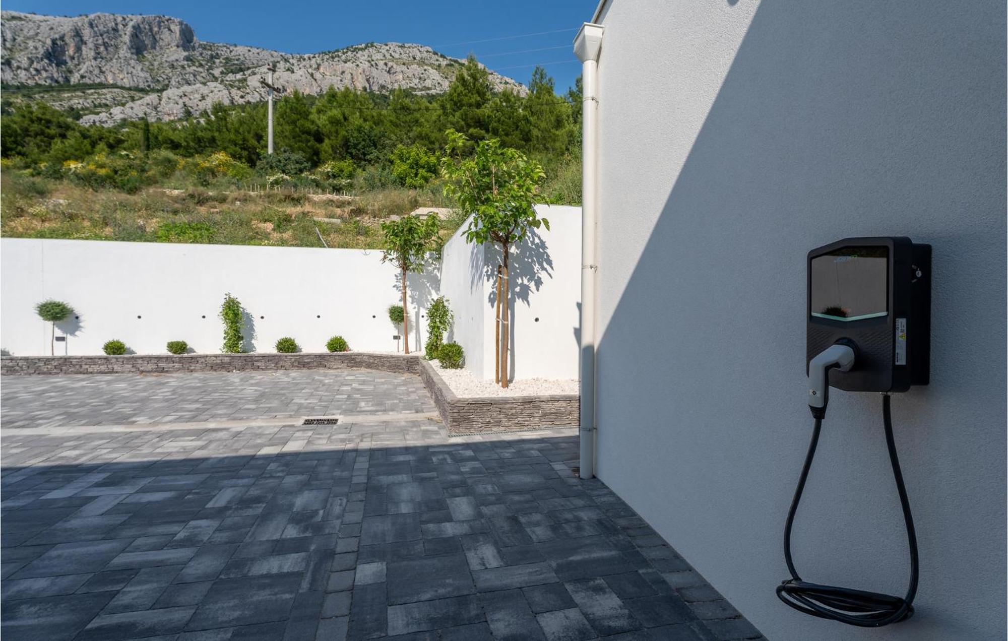 Beautiful Home In Omis With Kitchen 外观 照片